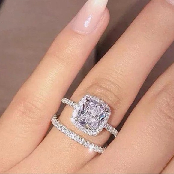 Gorgeous bridal engagement ring set - 2 pieces! STUNNING! - Picture 3 of 3
